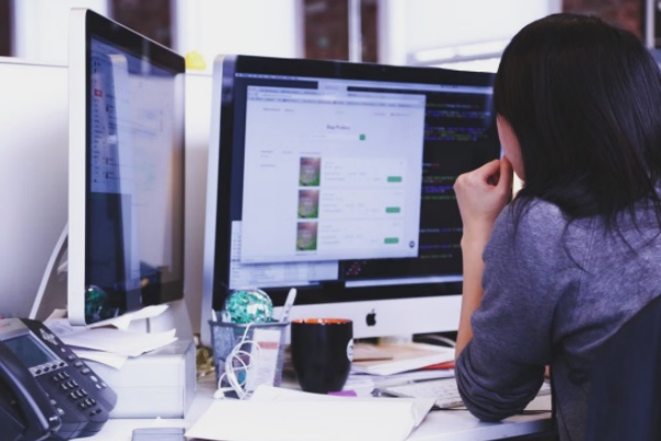 B端企業官網設計：穩重專業又不失現代感的視覺打造技巧
